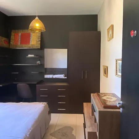 Dan's Place Орикум